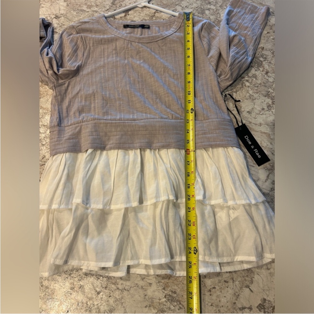 Doe & Rae 3/4 Sleeve Ruffle Top Small NWT - Picture 8 of 9